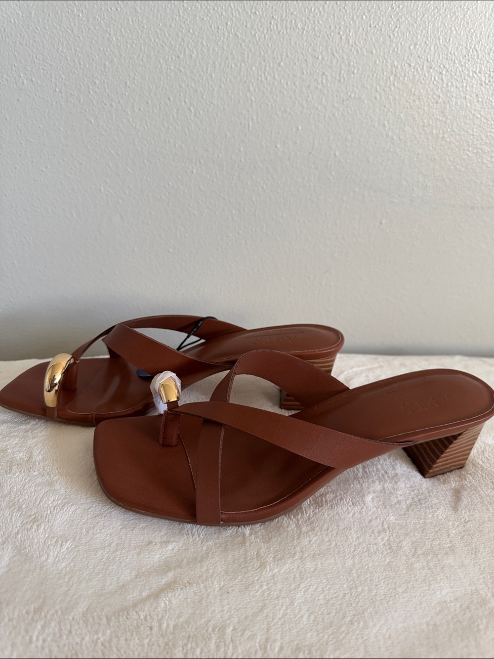 Apt. 9 Brown Leather Low Block Heel Sandals with Gold Accent